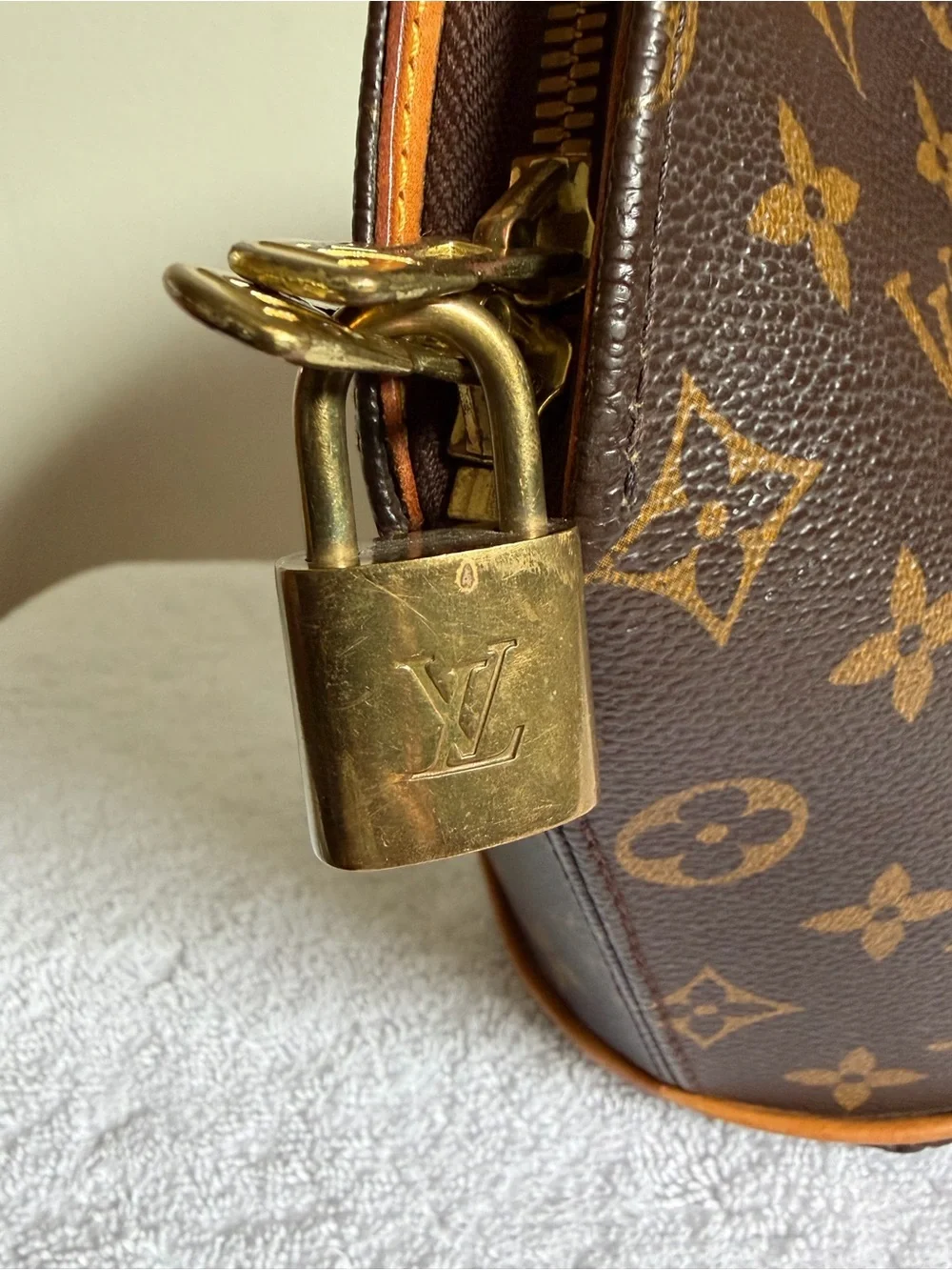 Authentic Louis Vuitton Ellipse Handbag